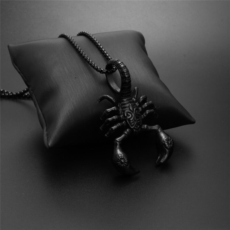 SCORPION NECKLACE - BLACK - Boujisphere